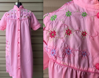 Vintage 1960s Pink Embroidered Floral Nightgown - Duster - House Coat - mandarin collar - Medium Large