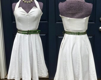 Vestido pin-up blanco ajustado estilo Marilyn Monroe, años 40 y 50, con top halter y falda de círculo completo, talla XS, raro, rockabilly