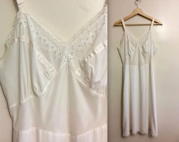 Vintage 1960s White Lace Full Slip - Seamprufe - … - image 1