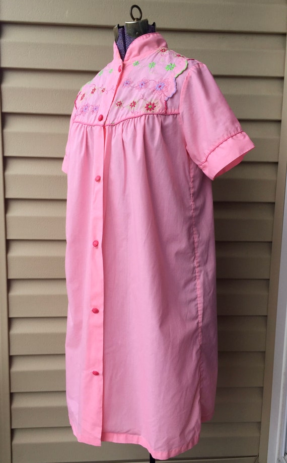 Vintage 1960s Pink Embroidered Floral Nightgown -… - image 8