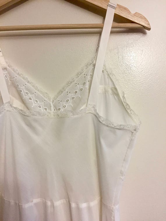 Vintage 1960s White Lace Full Slip - Seamprufe - … - image 5