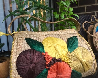 Bolso vintage de ratán de los años 60 con motivo floral de rafia - Tropical - Hawaiano