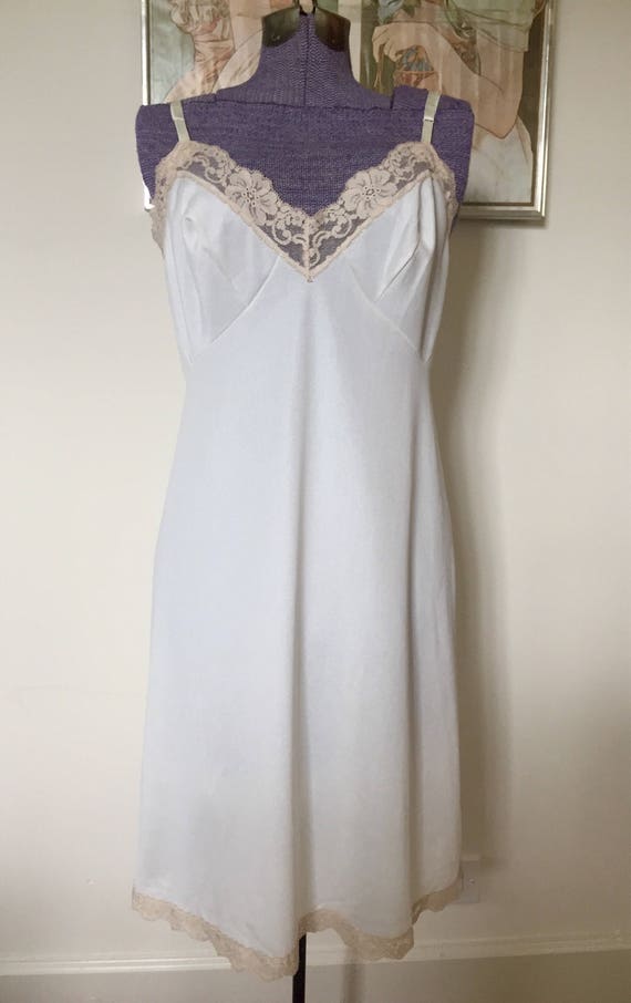 Vintage 1960s Lace Cream Full Slip by Van Raalte … - image 2