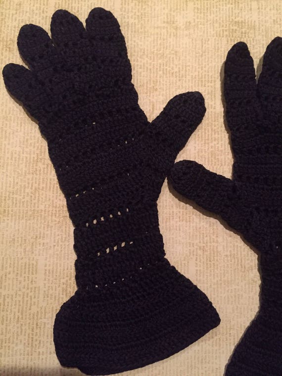 Vintage 1950s Gauntlet Cuff Crochet Gloves  - dar… - image 2