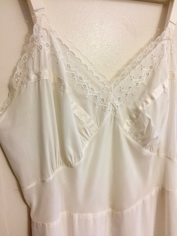 Vintage 1960s White Lace Full Slip - Seamprufe - … - image 6