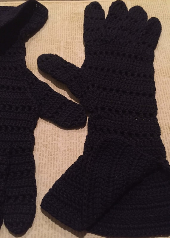 Vintage 1950s Gauntlet Cuff Crochet Gloves  - dar… - image 5