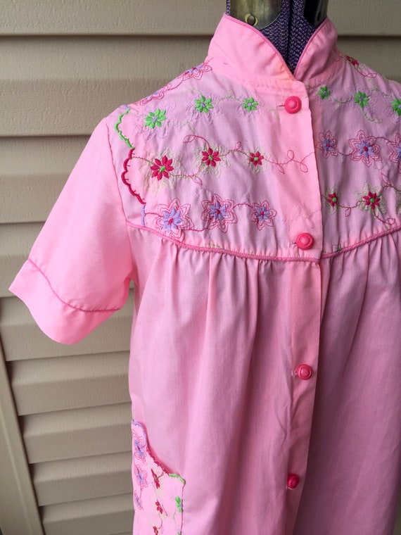 Vintage 1960s Pink Embroidered Floral Nightgown -… - image 3