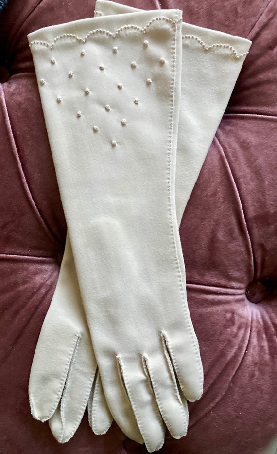 Vintage 1950s 60s Beige Mid Length Gloves - Small… - image 4