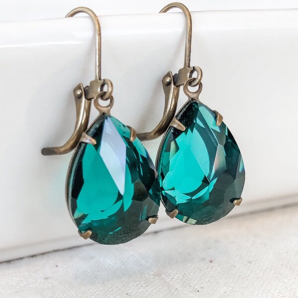 Emerald Green Glass Earrings, Old Hollywood Big Drop Earrings, Gifts For Her Under 30, Vintage Estate Style Antiqued Brass Dangle Earrings