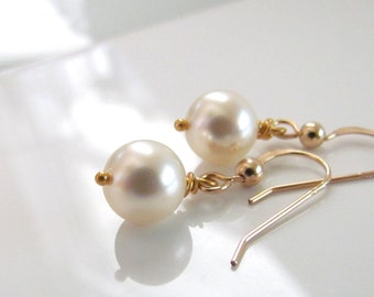 Cream Pearl Earrings in Gold, Simple Pearl Earrings, Ivory Pearl Earrings, Bridesmaid Earrings, Pearl Wedding Earrings, Gold Filled