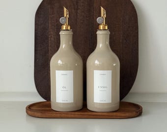 Öl- & Essigspender aus Keramik Beige + Ausgießer in Wunschfarbe –personalisierbar mit Etikett (Ölflasche und Design Made in Germany)