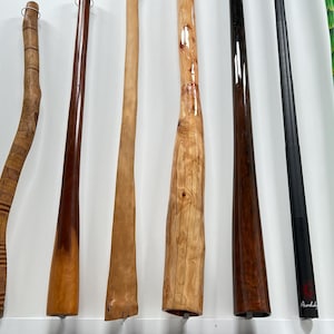 Verticale didge stand, wandmontage, wandmontage didgeridoo, didgeridoo, airdidge, didgeridoo wandmontage