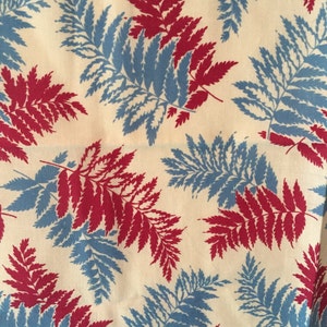 Vintage voerzakmateriaal - rode en blauwe varenbladeren