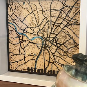 Carte de ville personnalisée découpée laser en bois image 2