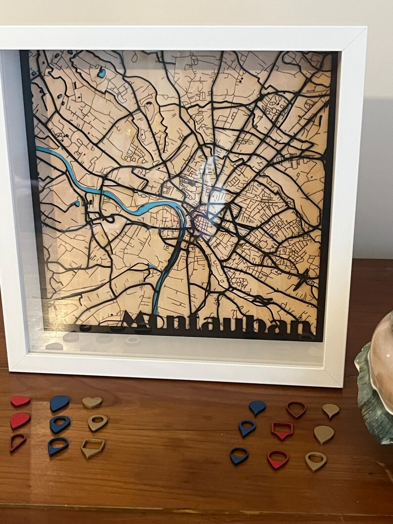 Carte de ville personnalisée découpée laser en bois image 5
