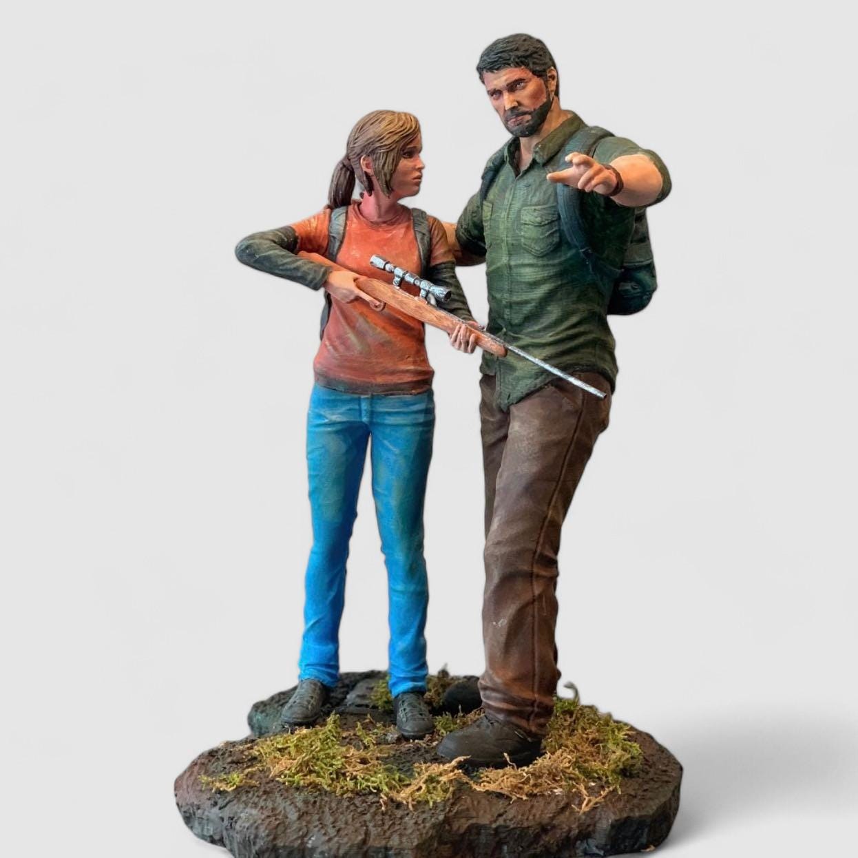 The Last of Us Figure Carl and Ellie Collectible Statue Detailed Survival Design