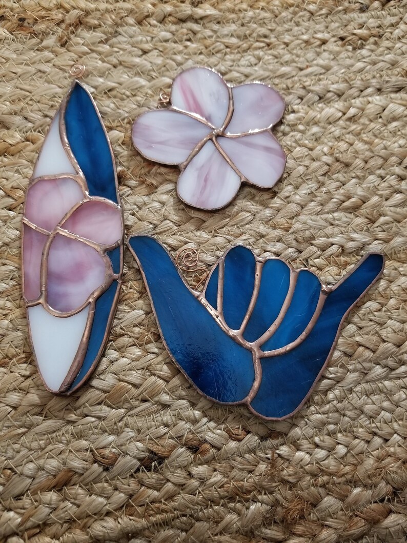 Hang Loose - Surfboard, Shaka and Plumeria Suncatcher Set imagem 4