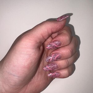 Sparkly pink nails with groovy pink designs