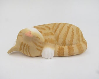 Smiling Tabby Cat Cremation Urn -  (SU-OR)