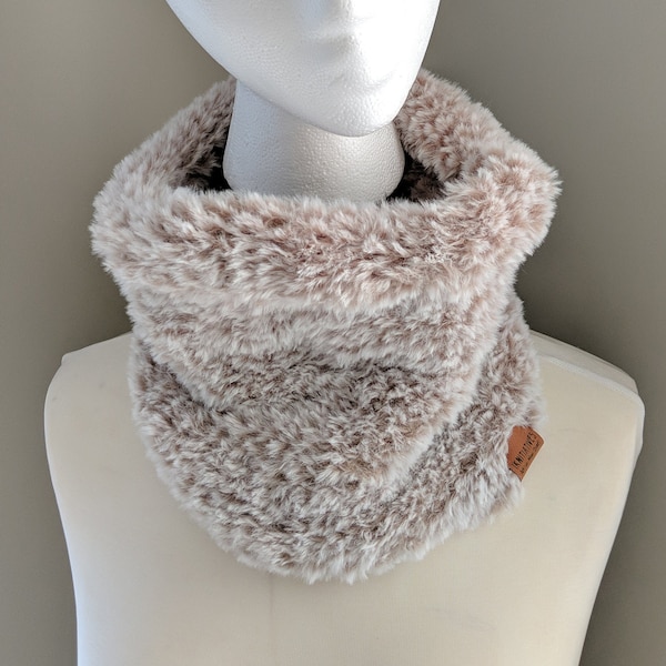 The Piel - Luxe Faux Fur Cowl