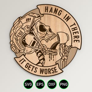 Aguanta, esto empeora. Imagen SVG divertida de calavera táctica para beber café y moraleja.