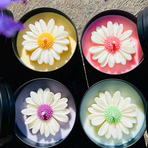 Madeliefjebloemkaars in metalen pot, bloemenkaars, bloemenkaarsen, woondecoratie, milieuvriendelijke kaars, sojawaskaars, madeliefjekaars, vegankaars