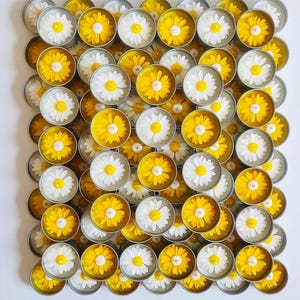 Candela a forma di margherita in barattolo di metallo, candela a forma di fiore primaverile, regalo per damigella d'onore, regalo di ritorno personalizzato, matrimoni e occasioni speciali, ordine all'ingrosso