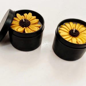 Daisy flower candle in Metal Jar , Flower Candle, Flower candles, Home Décor, Eco friendly candle, Soy wax candle, Daisy candle ,vegancandle
