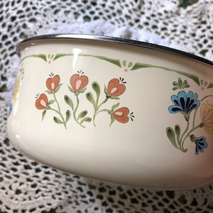 Vintage Kobe Porcelain Enamelware Mixing Bowl & Small Bowl with Lids - – In  The Vintage Kitchen Shop