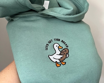 Lass uns dieses Brot bekommen Silly Goose besticktes T-Shirt, Pullover oder Hoodie