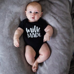 Milch gemacht Maid Hipster Baby, lustige Baby Onesies, Baby Shower Geschenk, stillen, Milch Shirt, Unisex Baby-Kleidung, Milch Body, Milch Bauch