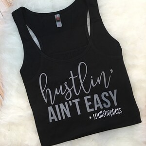 Hustlin Ain&#39;t Easy #smallshopboss Cha Ching Watson Custom hashtag Racer Back Tank Top chemise Plus taille adulte 2 x 3 x 4