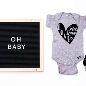 Liebe kam unten, niedlichen Baby-Kleidung, Baby-jungen-Outfit, Baby-Mädchen-Body, Baby-Dusche-Geschenk, Babysachen, Kinderkleidung, trendige Baby-shirt
