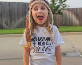 タスマニアデビルは私のスピリットアニマル。キッズのトレンドTシャツやボディスーツ、幼児向け男の子・女の子の服