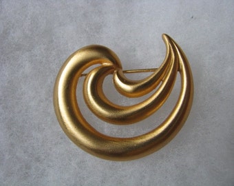 Anne Klein AK vintage brushed gold tone swirl design pin brooch