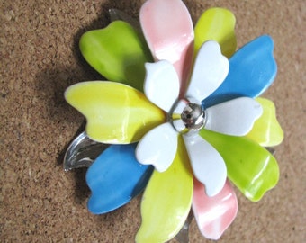 Vintage PASTEL PETALS flower pin by Sarah Coventry