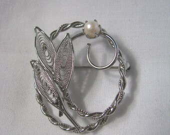 Vintage silver tone oval twisted brooch pin with faux pearl flower