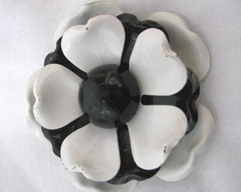 Vintage black & white layered enamel flower pin brooch