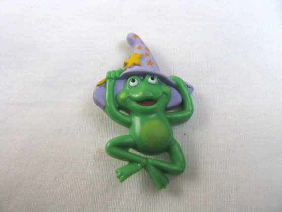 Hallmark green frog w/ wizard hat 1985 brooch pin - image 1