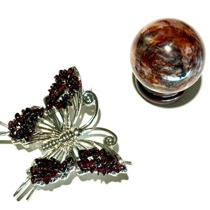 Feuerquarzkugel & Granat Schmetterling