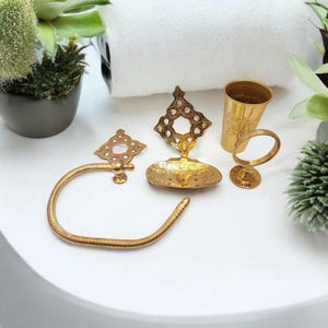 Juego de baño de latón marroquí / Accesorios hechos a mano con acabado dorado