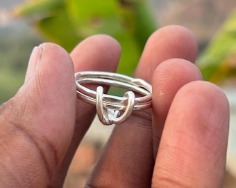 Handmade Minimalist Loop Silver Ring: Unisex Artistic Wire Jewelry