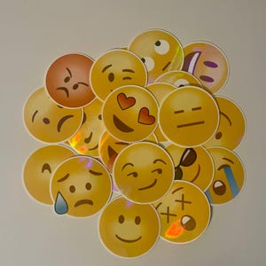 Grands autocollants holographiques imperméables en vinyle Emoji visage 2 x 2 po.