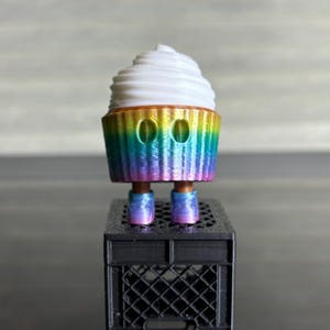 3D Printed Cupcake Keychain: Articulated Rainbow Party Favor