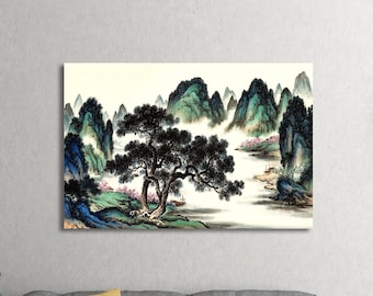 Könnte beinhalten: Ein Leinwanddruck mit Galerie-Rahmen, der ein traditionelles asiatisches Landschaftsgemälde zeigt. Das Kunstwerk zeigt einen dunklen Baum im Vordergrund mit grünen und blauen Bergen im Hintergrund. Der Text "Gallery Wrap" befindet sich oben links.