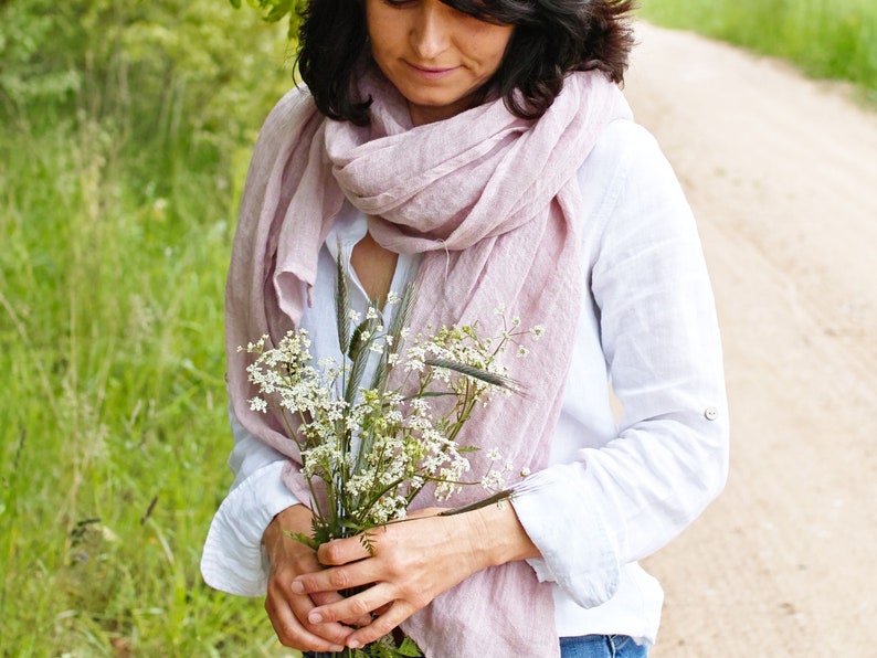 Bufanda de lino suave en MARSALA, bufanda natural SHAWL para mujer, lino puro, envoltura de viaje de lino, bufanda natural, moda ecológica, envoltura de lino de viaje imagen 8