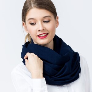 Foulard infini BLEU MARINE pour femme, écharpe tube avec revers en cuir, écharpe de mode nautique, écharpe à débordement en coton, écharpe de style marin image 6