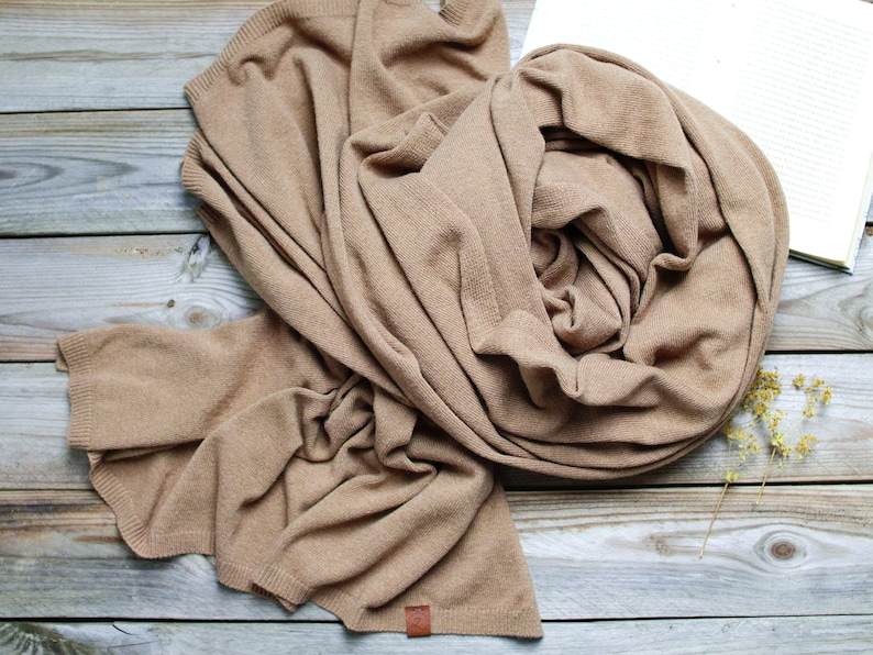 Grande écharpe surdimensionnée en laine, écharpe en laine mélangée beige clair pour femme, écharpe légère en laine mérinos pour femme, écharpe légère en cachemire image 7