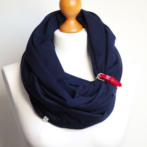 Foulard infini BLEU MARINE pour femme, écharpe tube avec revers en cuir, écharpe de mode nautique, écharpe à débordement en coton, écharpe de style marin image 1