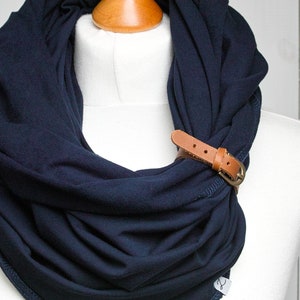 Foulard infini BLEU MARINE pour femme, écharpe tube avec revers en cuir, écharpe de mode nautique, écharpe à débordement en coton, écharpe de style marin light brown strap